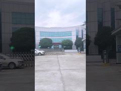 Czerwone granulki siarczanu sodu do proszku do prania, cząstki barwiące